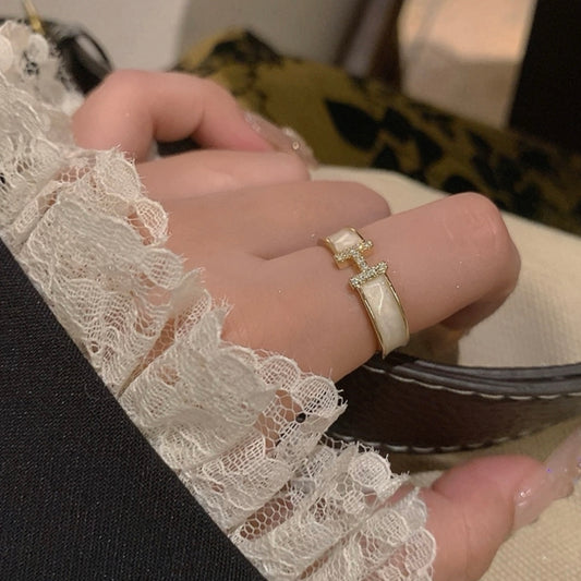 Luxuoso "H"